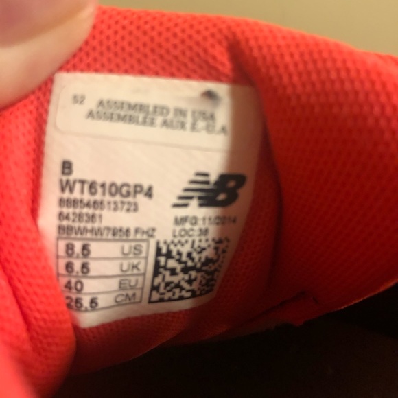 New Balance WT610GP4 Trail Shoes All Terrain Running Grey Coral Womens Size 8 B - Picture 3 of 8